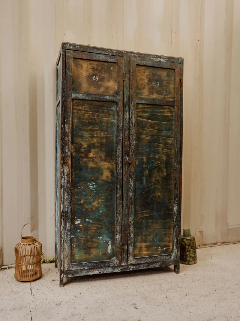 Blandine, l'armoire vestiaire en bois vert foncé N°487