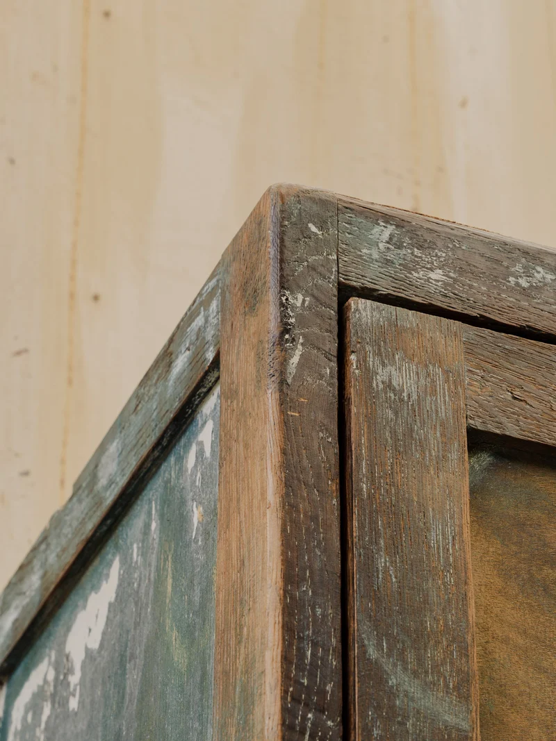 Blandine, l'armoire vestiaire en bois vert foncé N°487