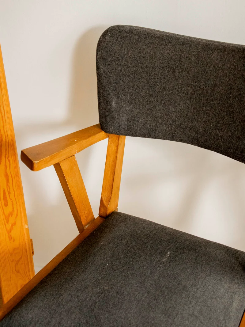 Claude, la paire de chaises à accoudoirs N°1564