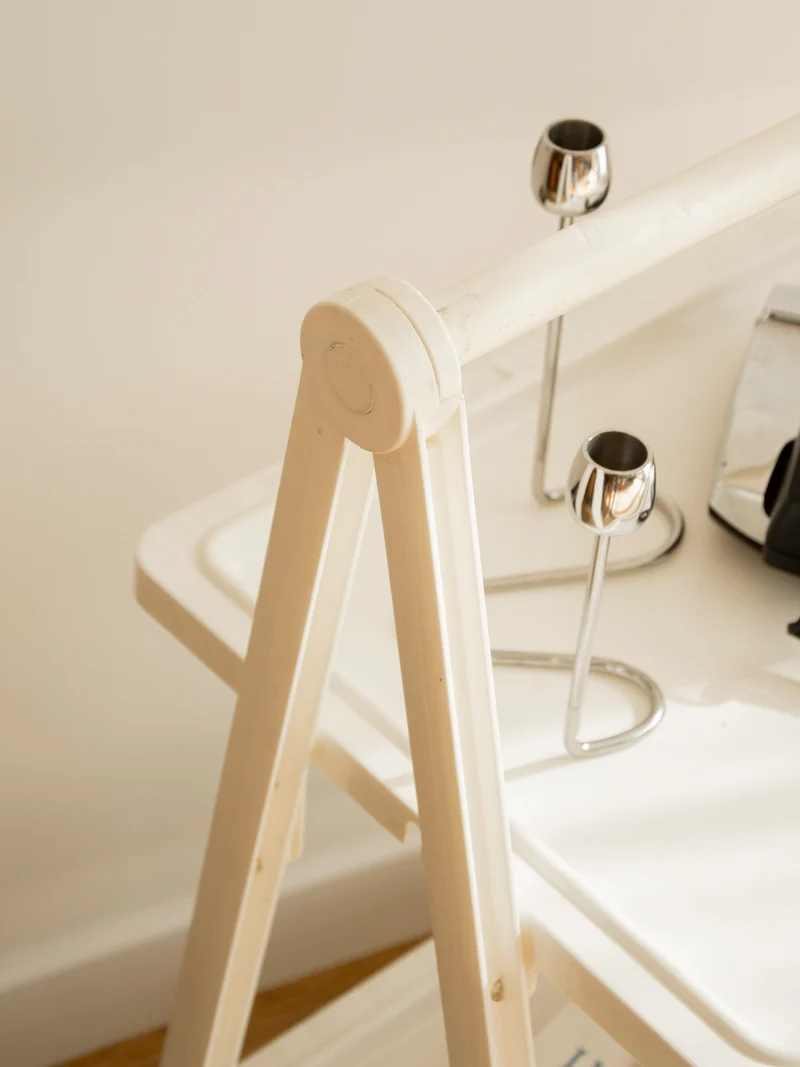 Anouk, la desserte pliable en plastique blanc N°382
