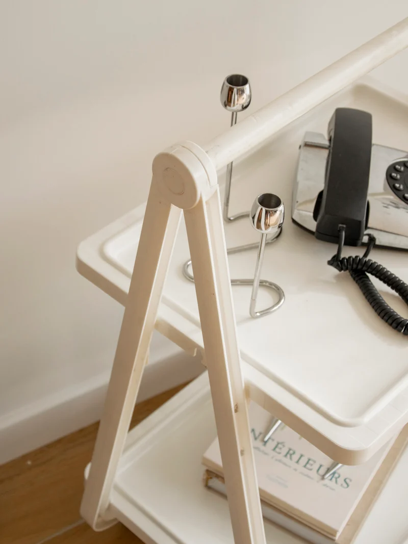 Anouk, la desserte pliable en plastique blanc N°382