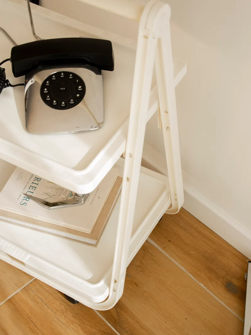 Anouk, la desserte pliable en plastique blanc N°382