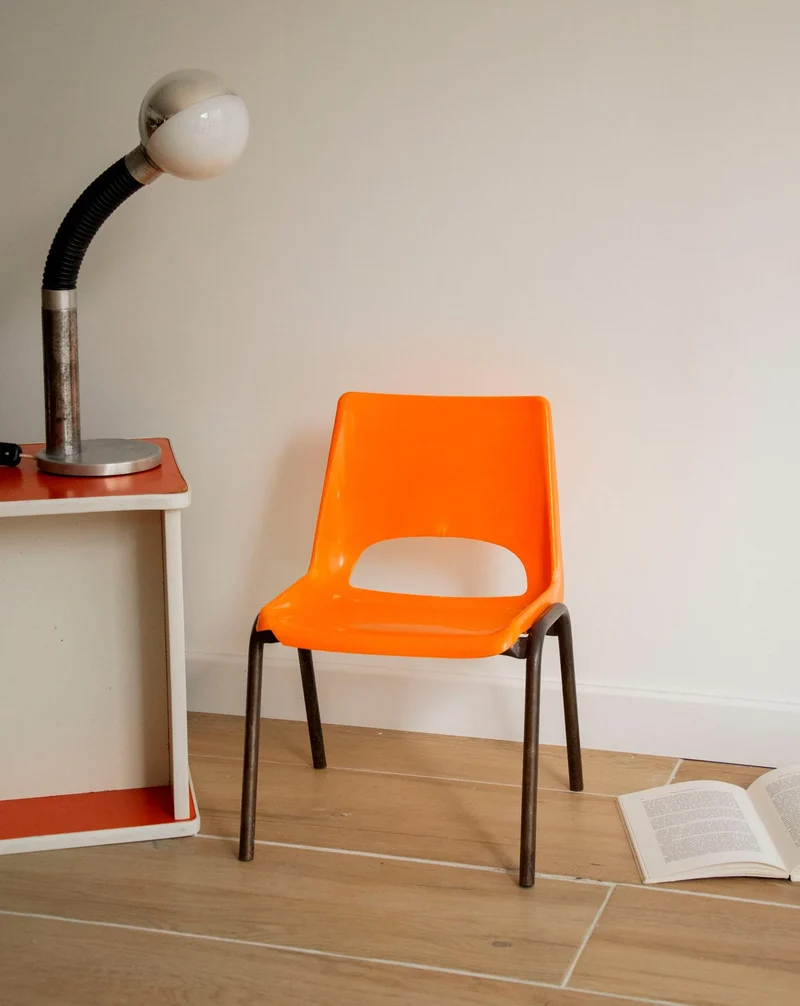 Ernestine, la chaise pour enfant orange éclatante N°1334