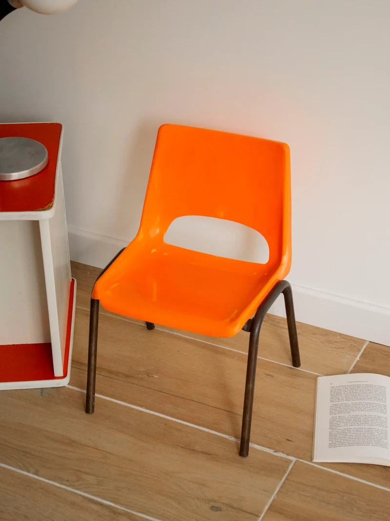 Ernestine, la chaise pour enfant orange éclatante N°1334