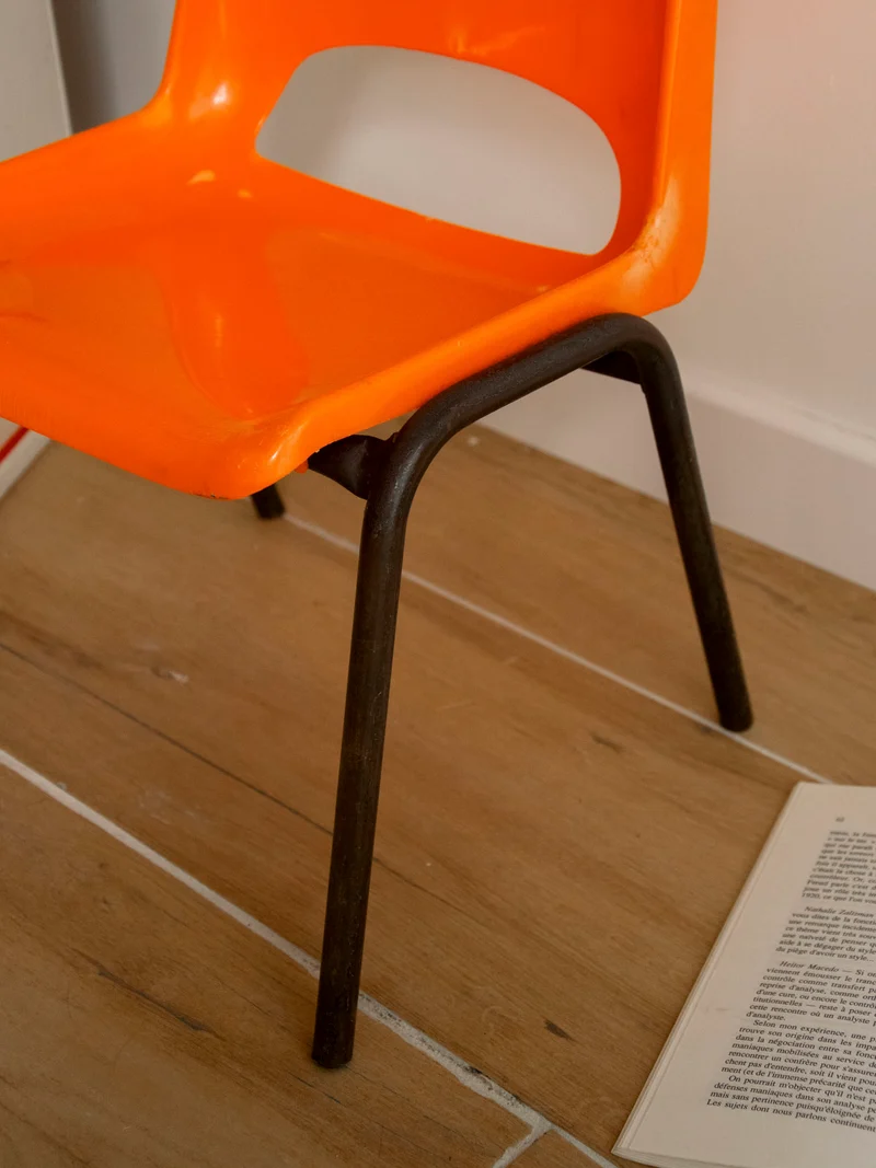 Ernestine, la chaise pour enfant orange éclatante N°1334