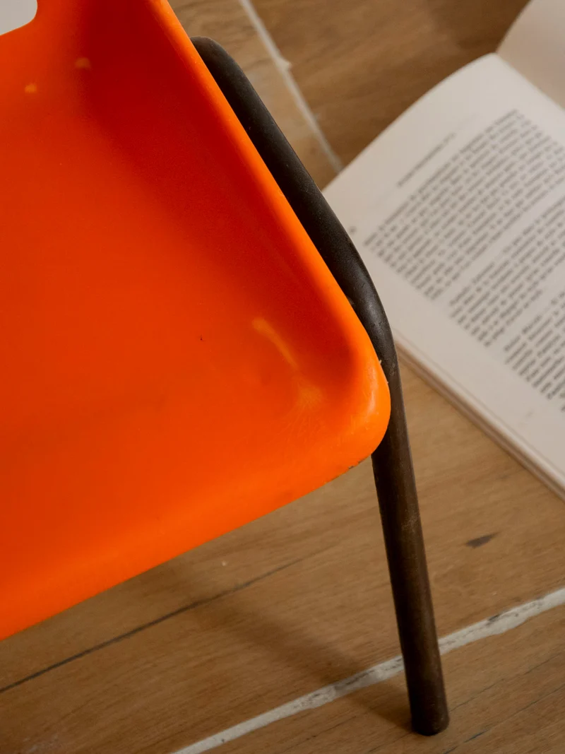 Ernestine, la chaise pour enfant orange éclatante N°1334