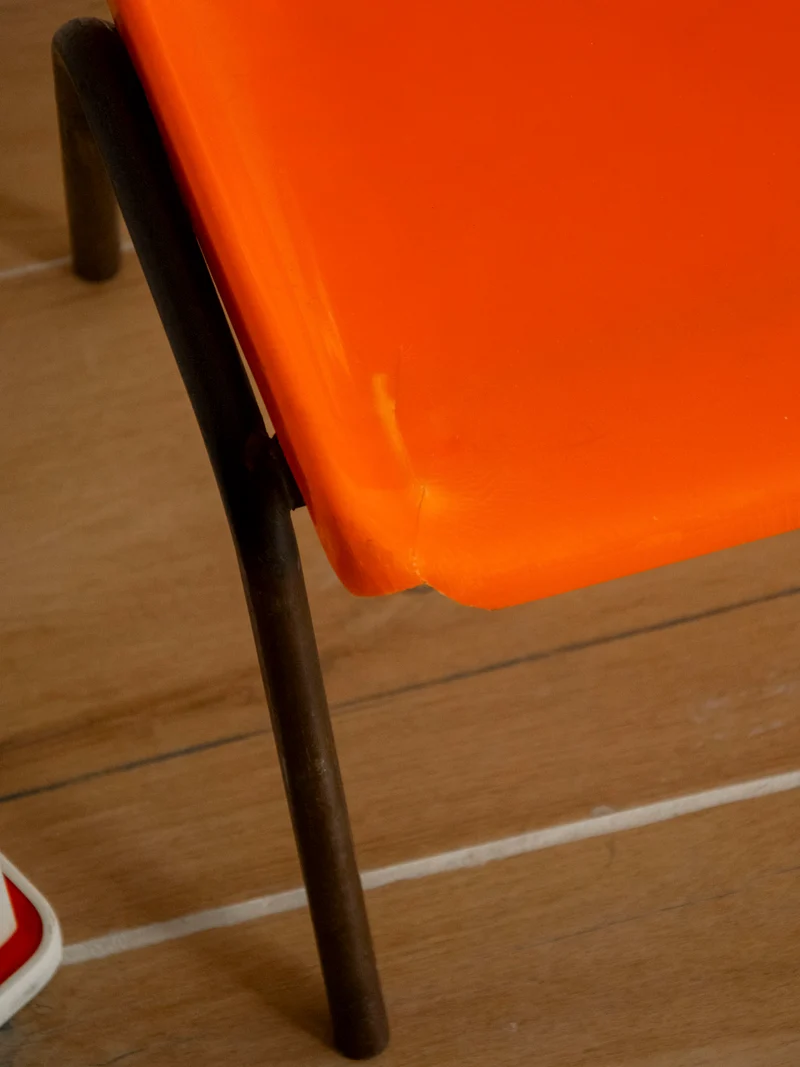 Ernestine, la chaise pour enfant orange éclatante N°1334
