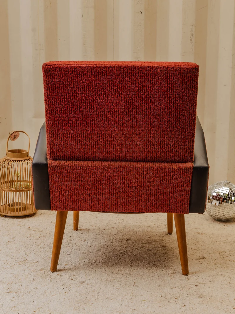 Jakob, le fauteuil en tissu bouclette rouge N°1345