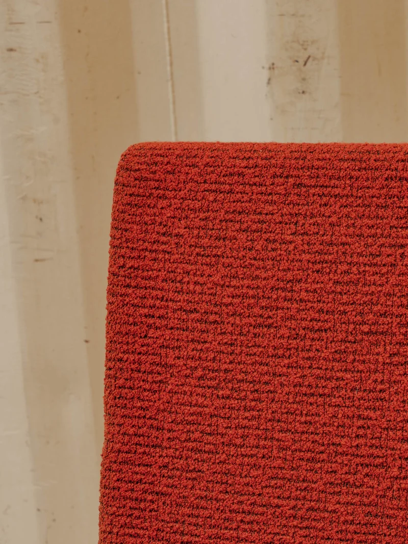 Jakob, le fauteuil en tissu bouclette rouge N°1345