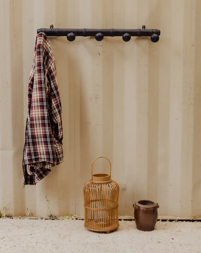 Max, le porte-manteau en bois bleu foncé N°447