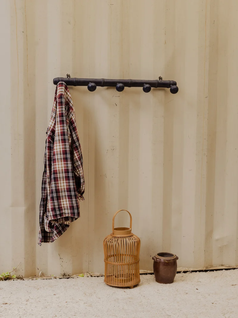 Max, le porte-manteau en bois bleu foncé N°447