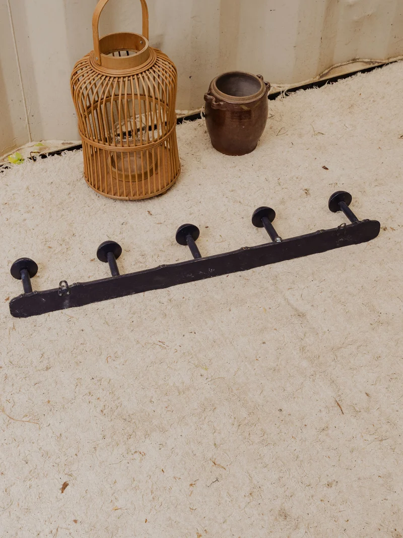 Max, le porte-manteau en bois bleu foncé N°447