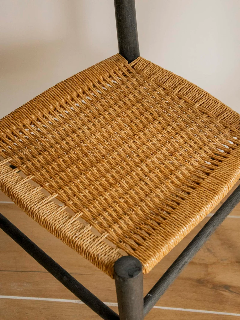 Claude, la paire de chaises aux lignes épurées N°1563