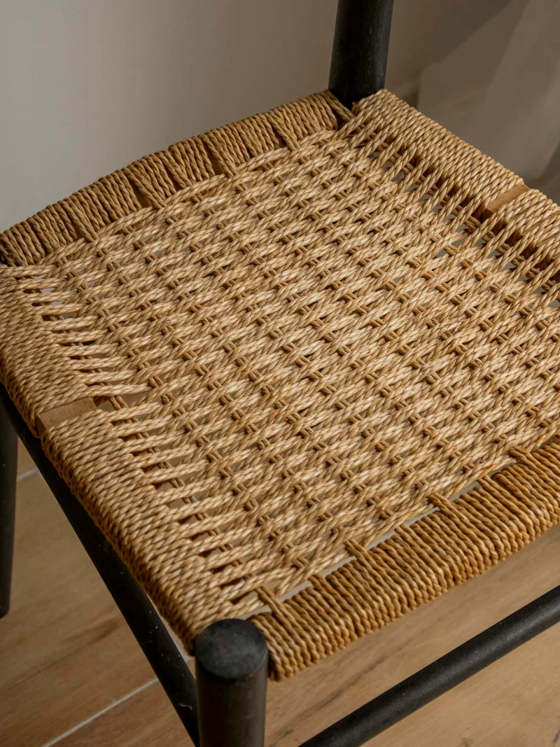 Claude, la paire de chaises aux lignes épurées N°1563