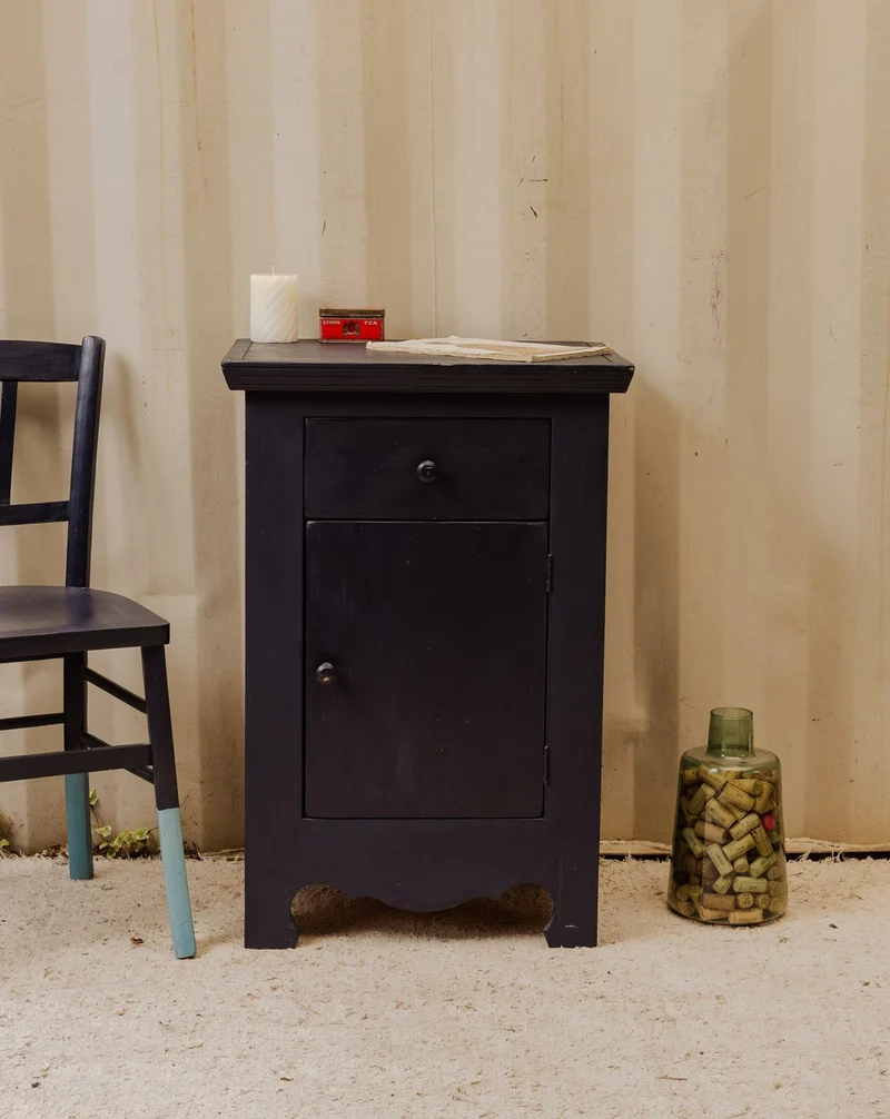 Gilbert, le petit buffet en bois bleu foncé N°1783