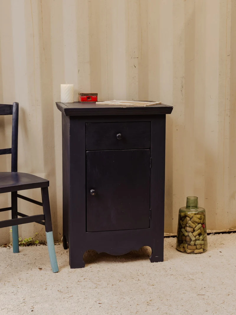 Gilbert, le petit buffet en bois bleu foncé N°1783