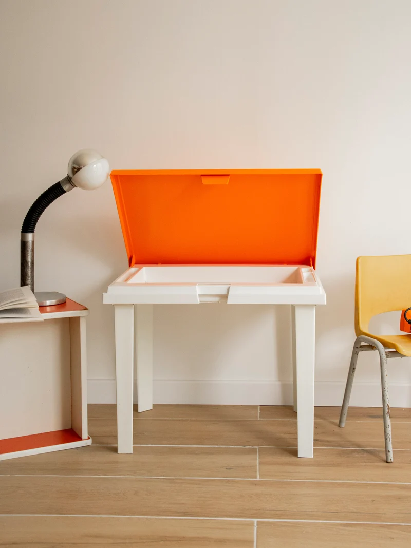 Yvan, le bureau pour enfants à rangements N°552
