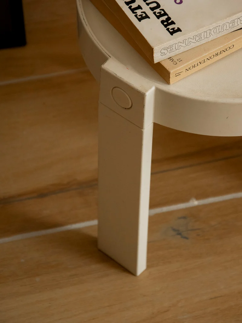 Hanna, la table d'appoint aux allures futuristes N°1523