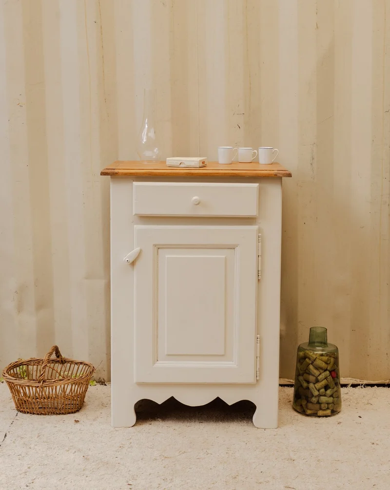 Gilbert, le petit buffet en bois blanc N°1784