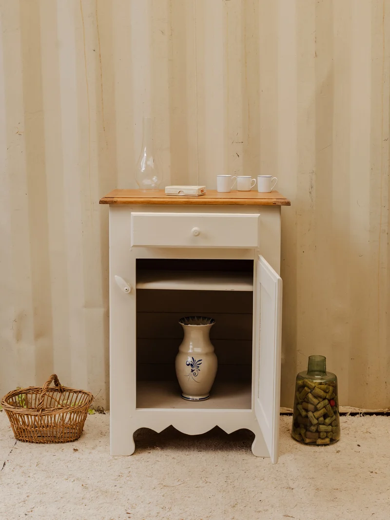 Gilbert, le petit buffet en bois blanc N°1784
