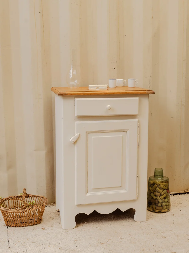 Gilbert, le petit buffet en bois blanc N°1784