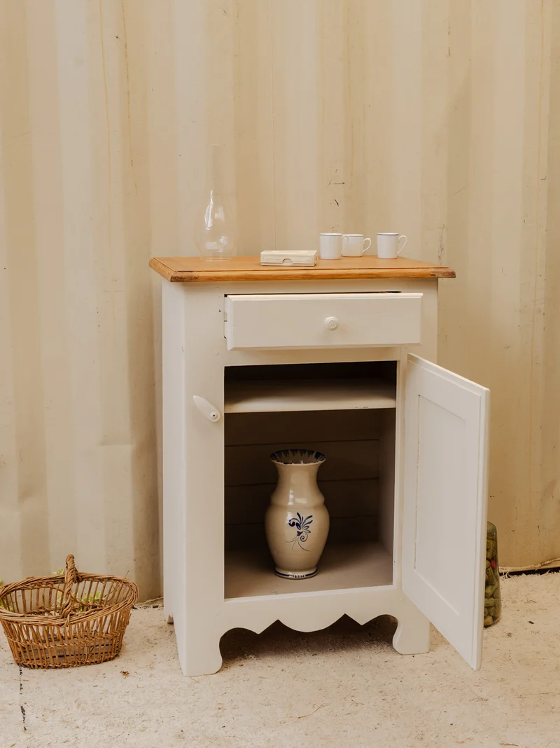 Gilbert, le petit buffet en bois blanc N°1784