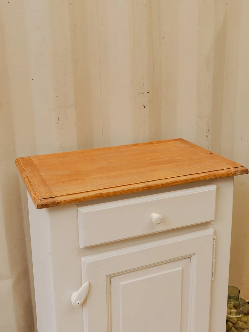 Gilbert, le petit buffet en bois blanc N°1784