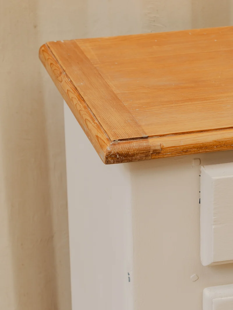 Gilbert, le petit buffet en bois blanc N°1784
