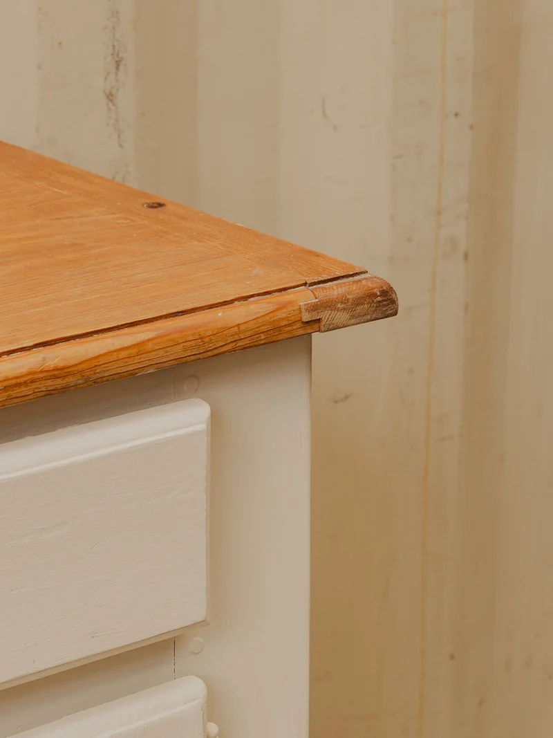 Gilbert, le petit buffet en bois blanc N°1784