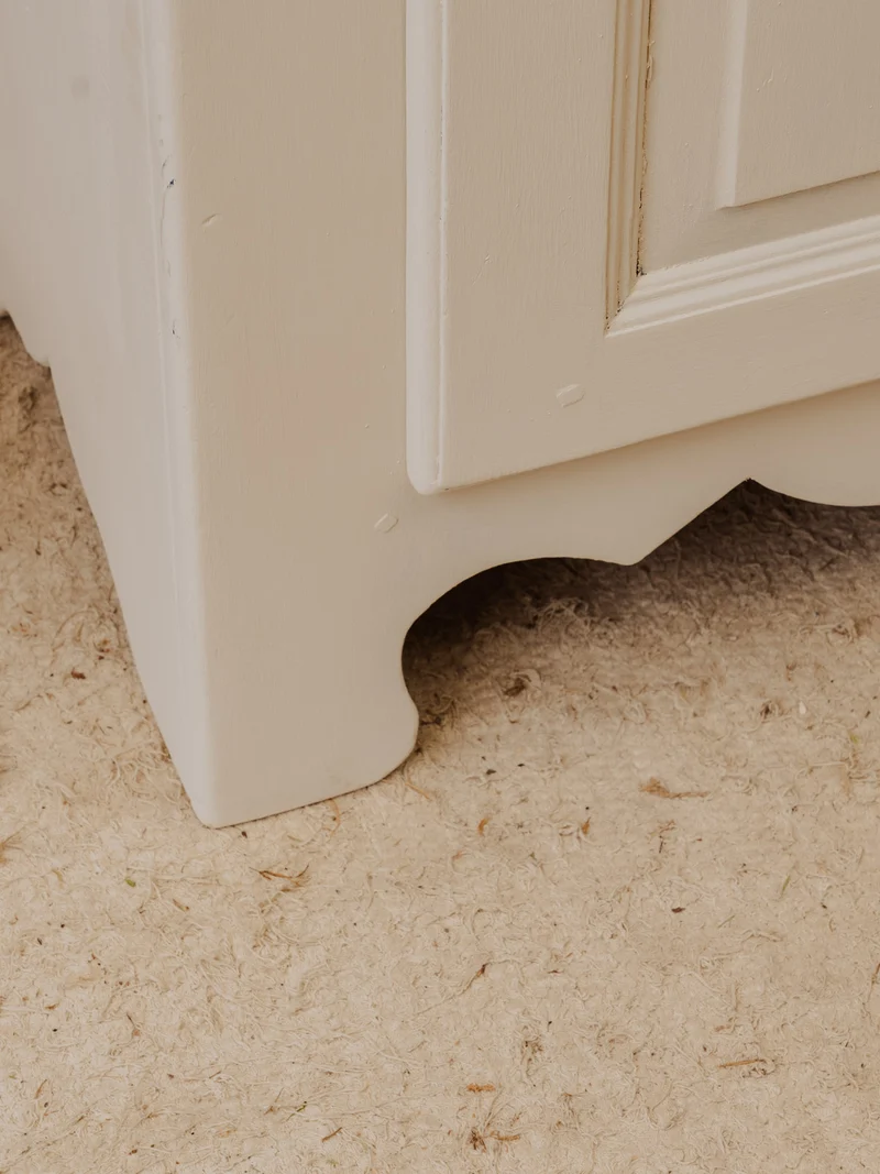 Gilbert, le petit buffet en bois blanc N°1784