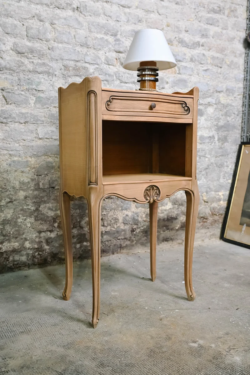 Odile, la table de chevet en acajou N°1530