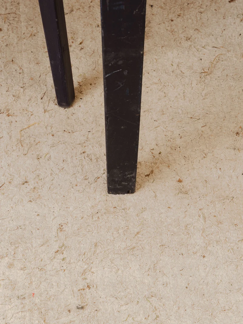 Romy, la table à manger en bois bleu foncé N°1486