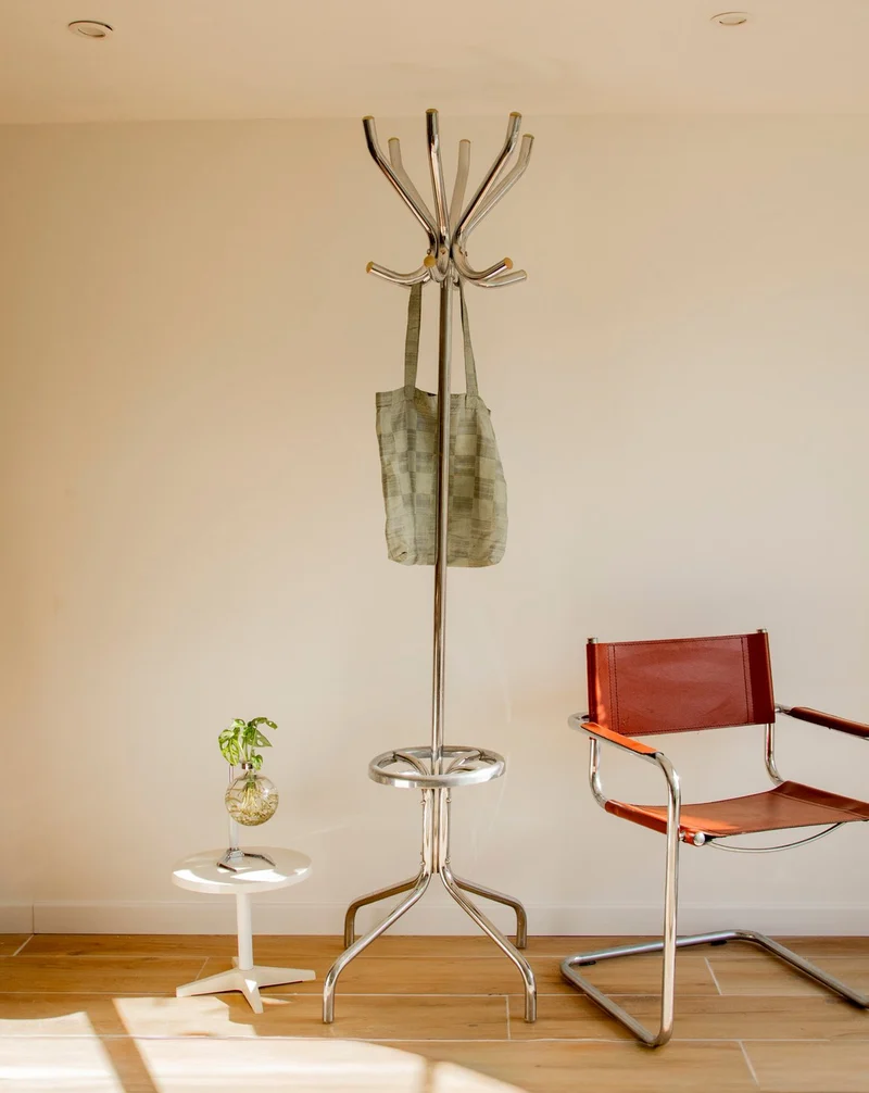 Charlie, le porte-manteau minimaliste en inox N°426