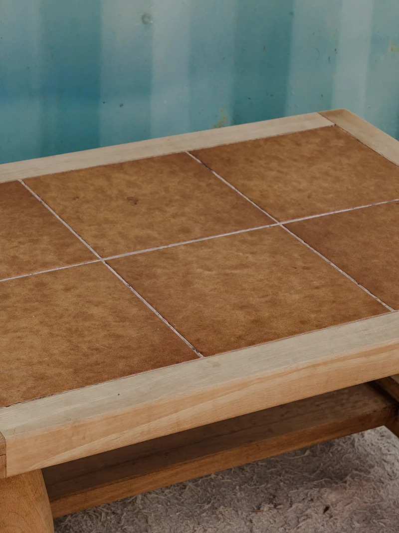 Francine, la table d'appoint en chêne et céramique N°1473