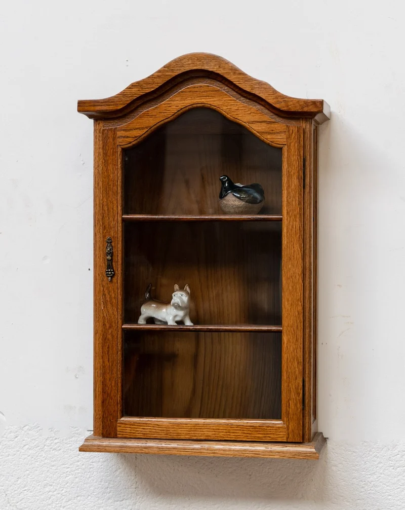 Gaëlle, la petite vitrine en bois N°1492