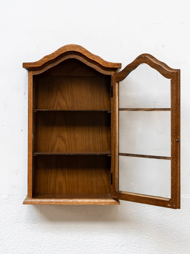 Gaëlle, la petite vitrine en bois N°1492