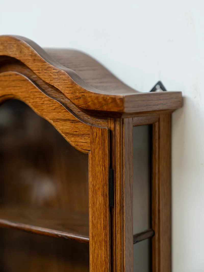 Gaëlle, la petite vitrine en bois N°1492