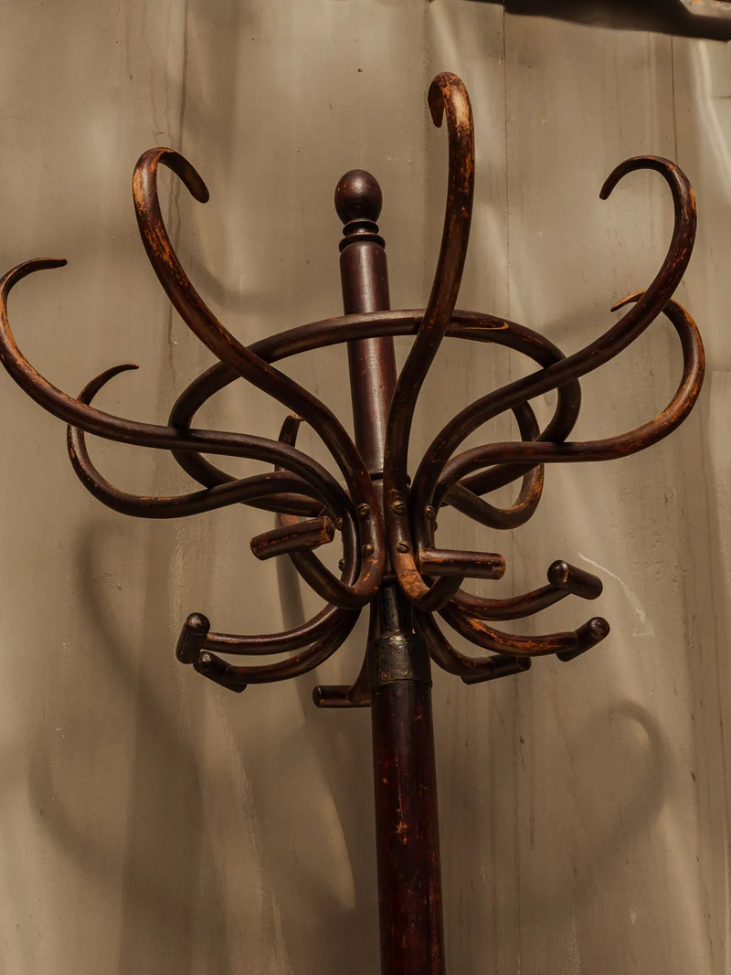 Max, le porte-manteau en bois N°441