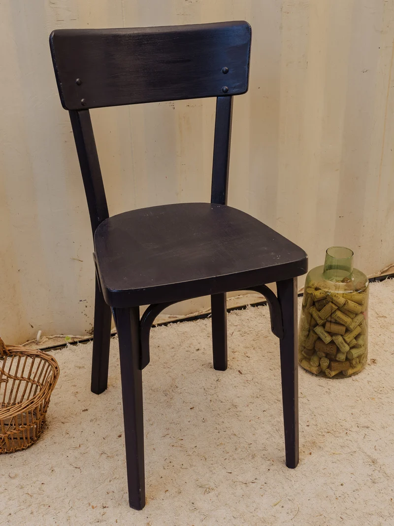 Claude, la chaise en bois noir N°1550