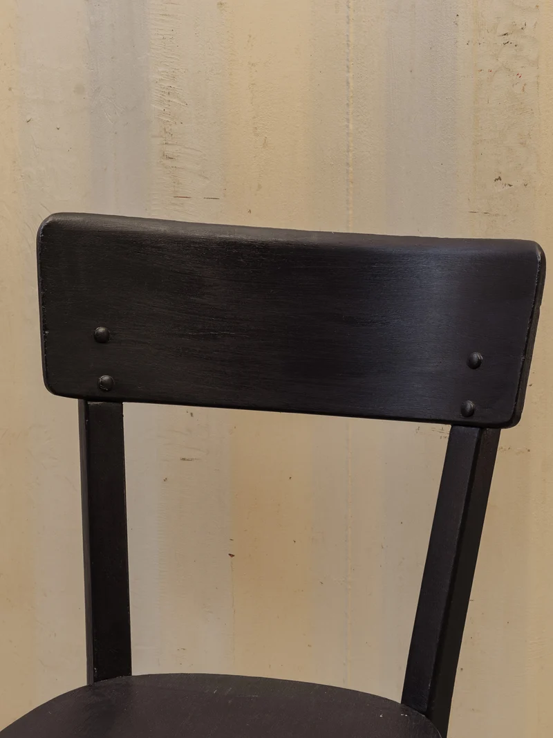 Claude, la chaise en bois noir N°1550