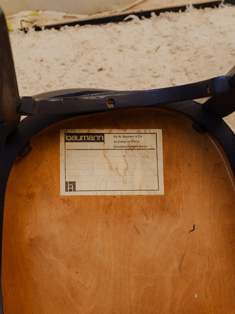 Claude, la chaise en bois noir N°1550