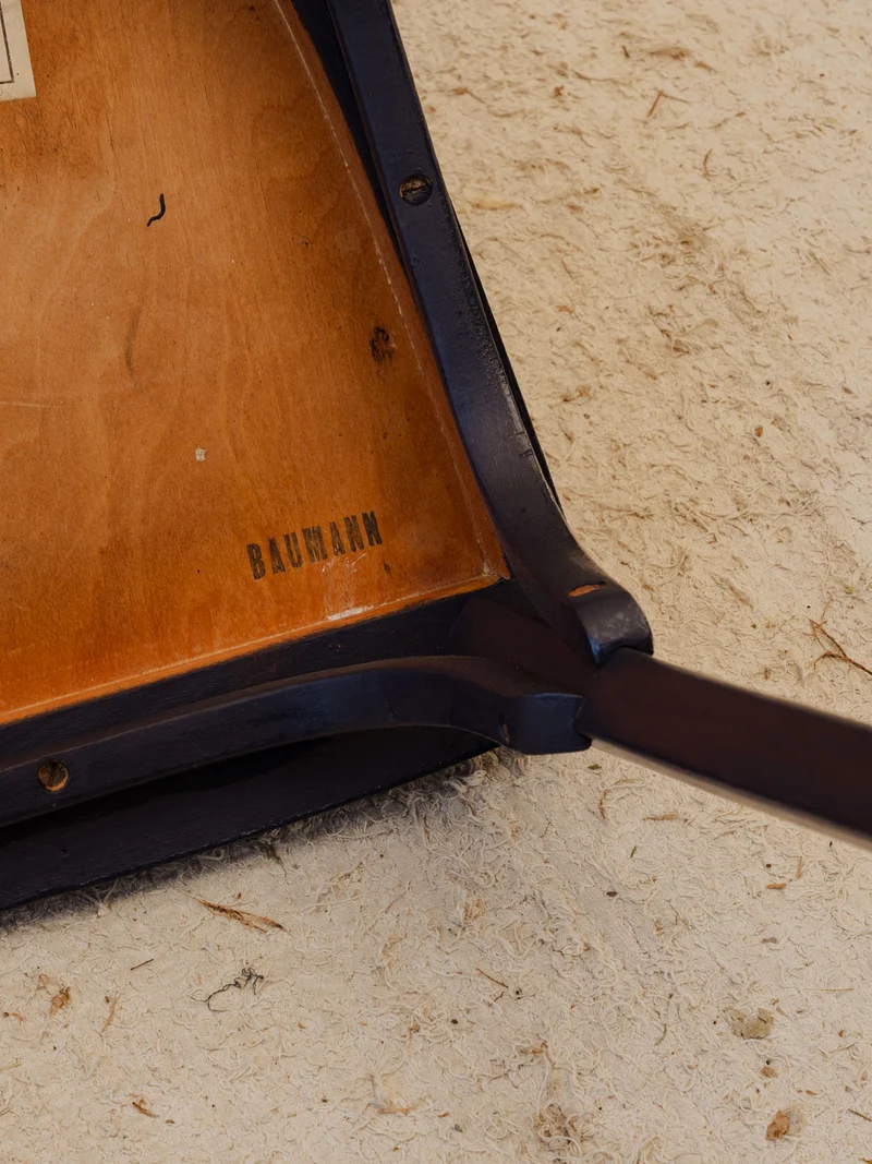 Claude, la chaise en bois noir N°1550