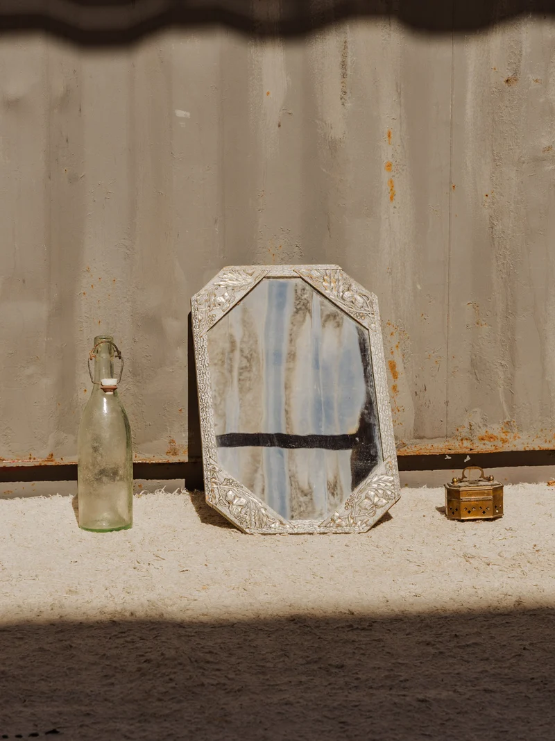 Georges, le miroir en résine grise N°1396