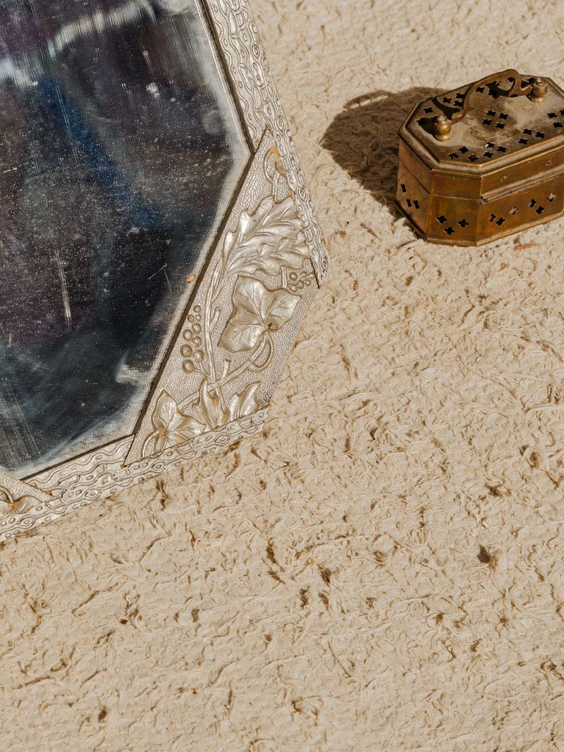 Georges, le miroir en résine grise N°1396