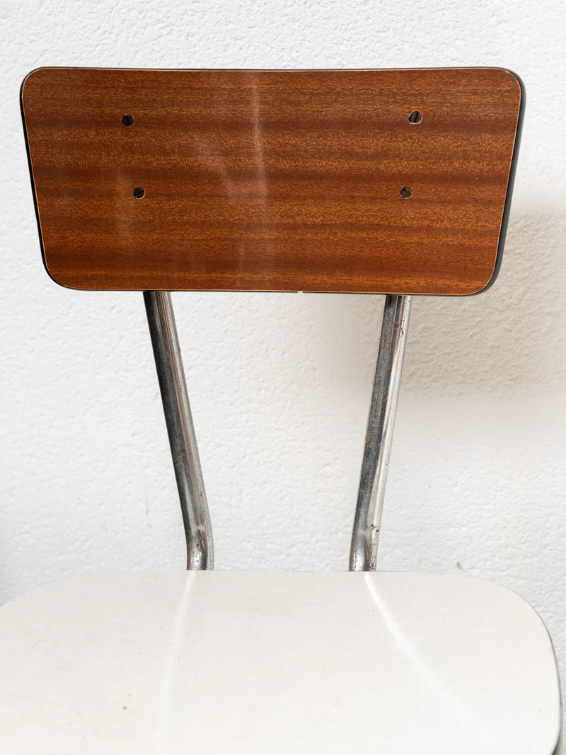 Alma, la paire de chaises en Formica marron et blanc N°1831