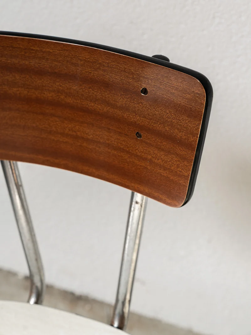 Alma, la paire de chaises en Formica marron et blanc N°1831
