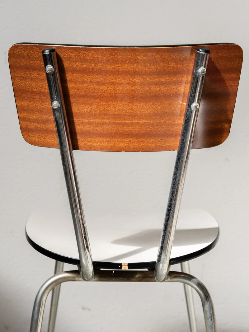 Alma, la paire de chaises en Formica marron et blanc N°1831