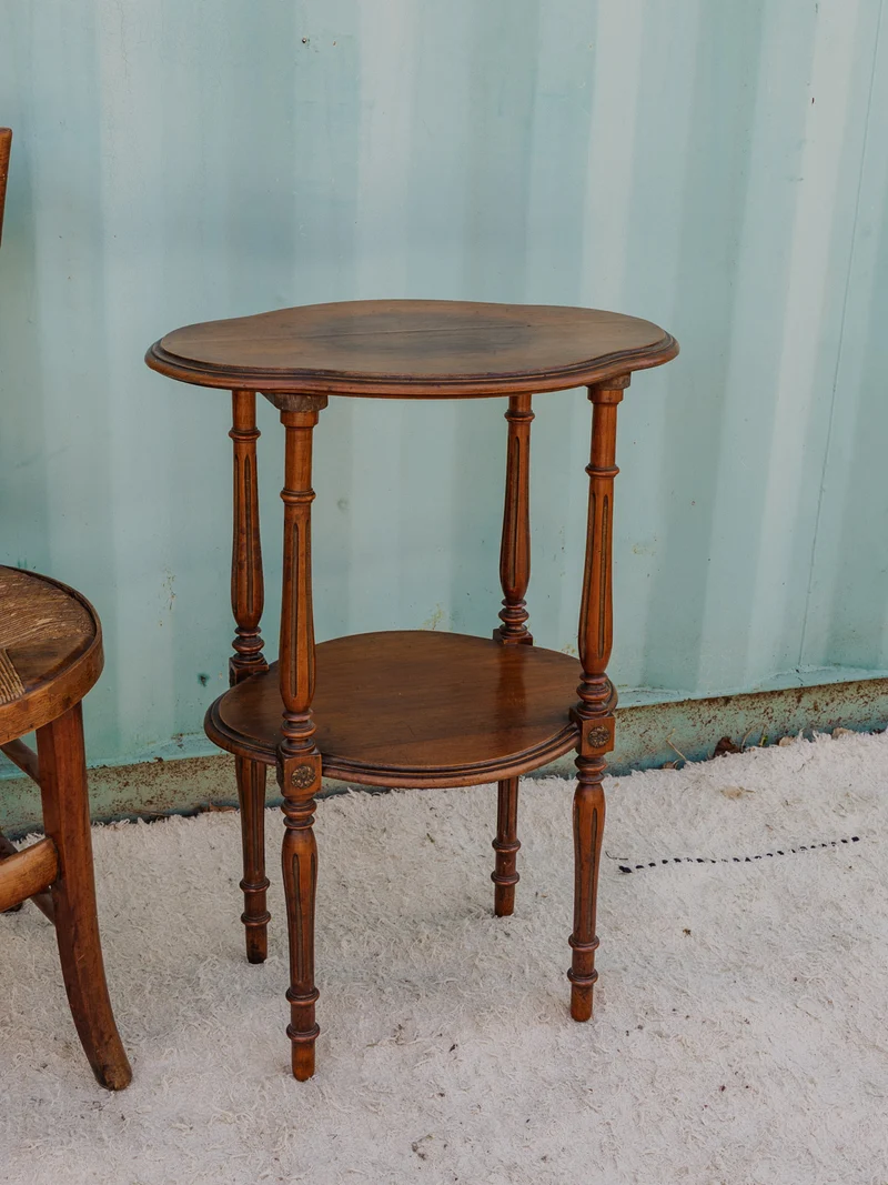 Francine, la table d'appoint en bois N°1468