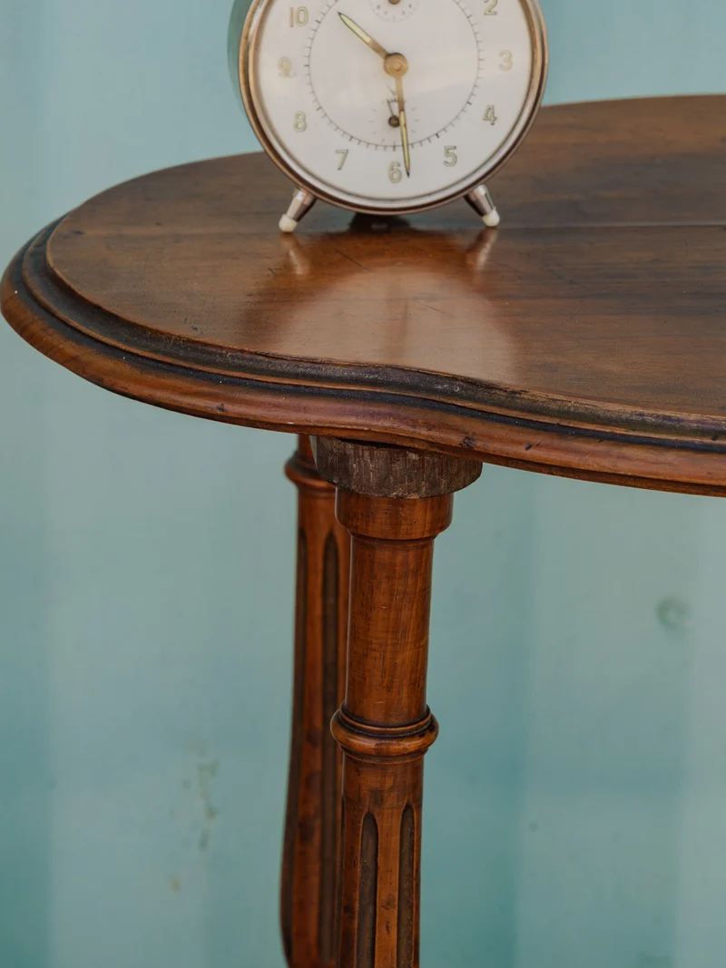 Francine, la table d'appoint en bois N°1468