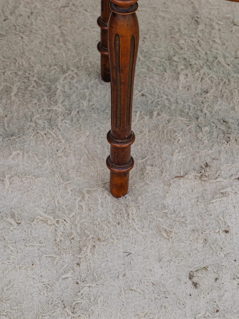 Francine, la table d'appoint en bois N°1468
